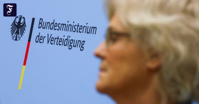 Christine Lambrecht tritt zurück – und gibt Medien die Schuld!