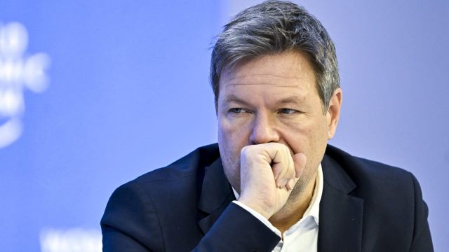 Davos: Auf dem Klo gab Lindner dem BILD-Reporter seinen Steuer-Schwur!