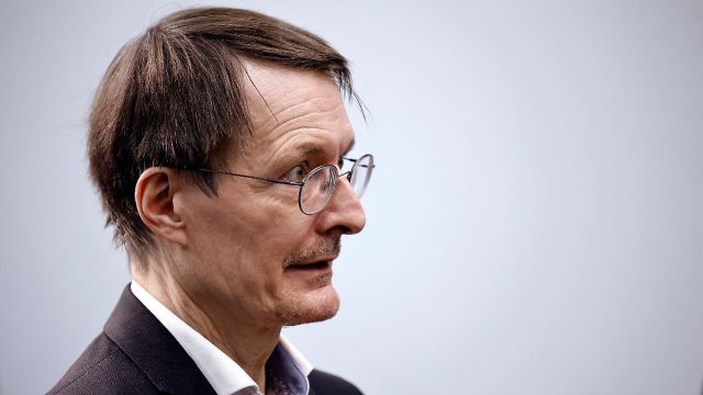 Karl Lauterbach: Sprecher soll für Fehler in Interview verantwortlich sein - WELT