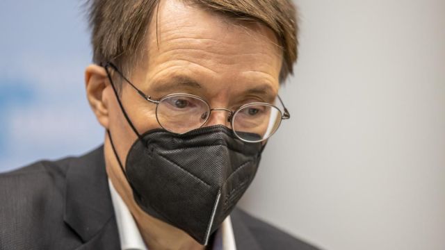 Kretschmann verteidigt Corona-Politik von Baden-Württemberg und will künftig keine Maske mehr tragen