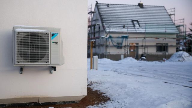 Deutscher Trans-Mann, der ein Kind bekommen hat, darf in Geburtsurkunde als Mutter geführt werden - WELT