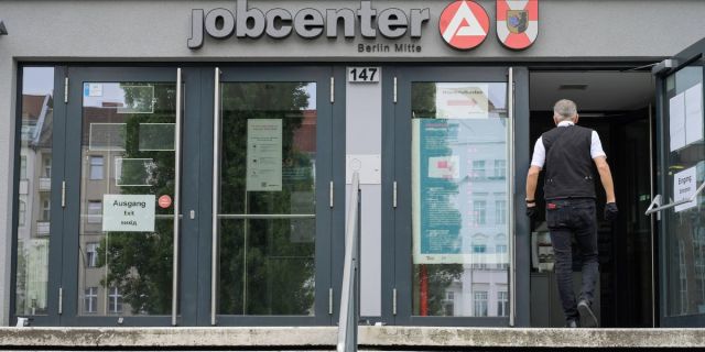Organisation für Gebärmuttererkrankung macht Transfrau zur Chefin 