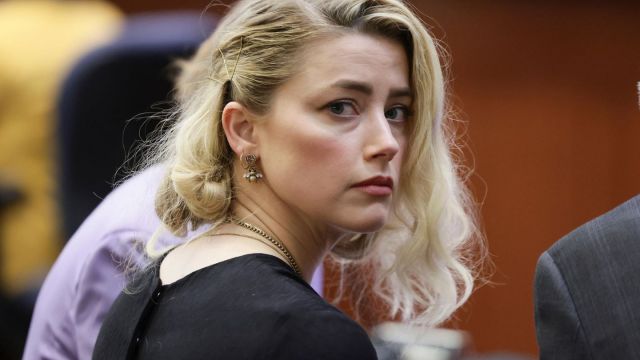 Feuilletonpodcast: Warum trägt eine 16-Jährige nur einen Muschel-BH?