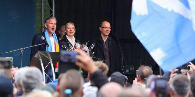 Habeck flüchtet mit Fähre vor Wut-Bauern! Demonstranten wollen Boot stürmen